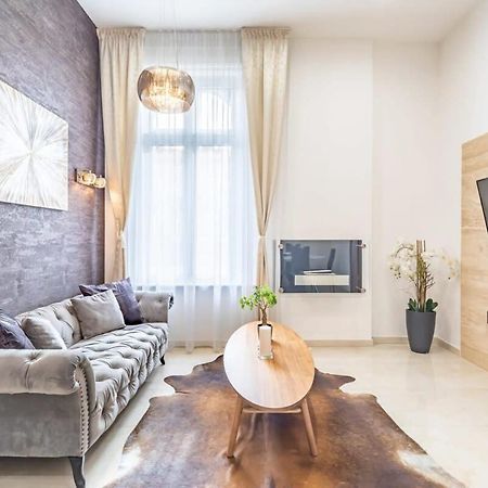 ブダペストSplendid Perfectly Located Flat With Saunaアパートメント エクステリア 写真