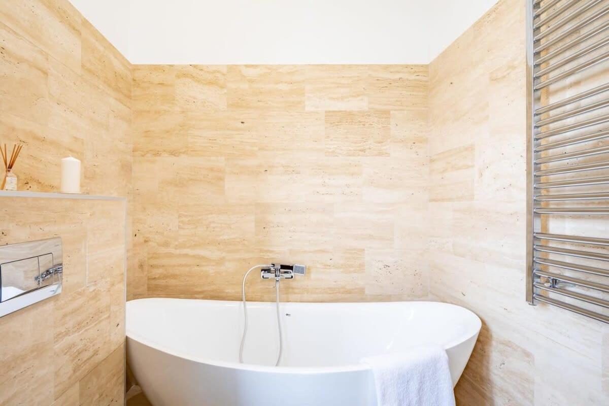 ブダペストSplendid Perfectly Located Flat With Saunaアパートメント エクステリア 写真