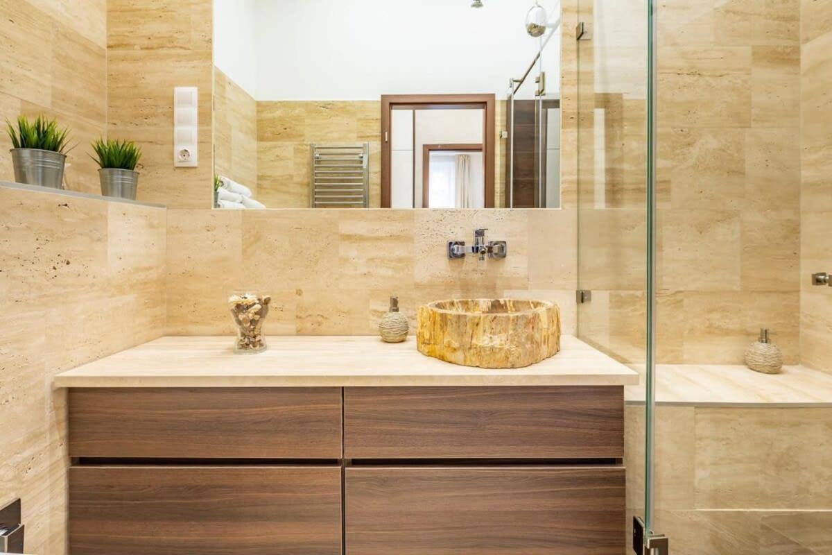 ブダペストSplendid Perfectly Located Flat With Saunaアパートメント エクステリア 写真