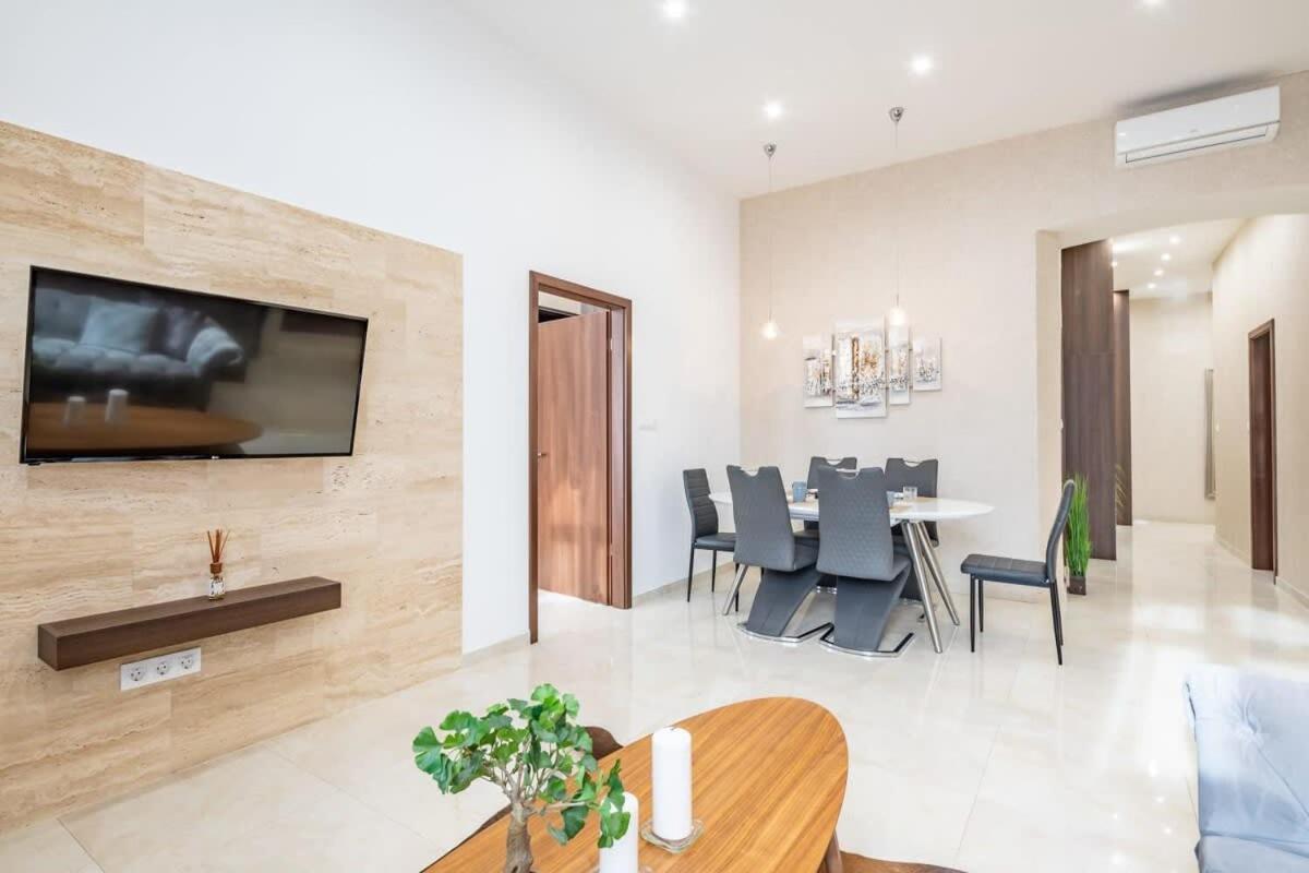 ブダペストSplendid Perfectly Located Flat With Saunaアパートメント エクステリア 写真