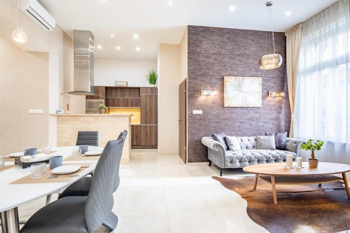 ブダペストSplendid Perfectly Located Flat With Saunaアパートメント エクステリア 写真