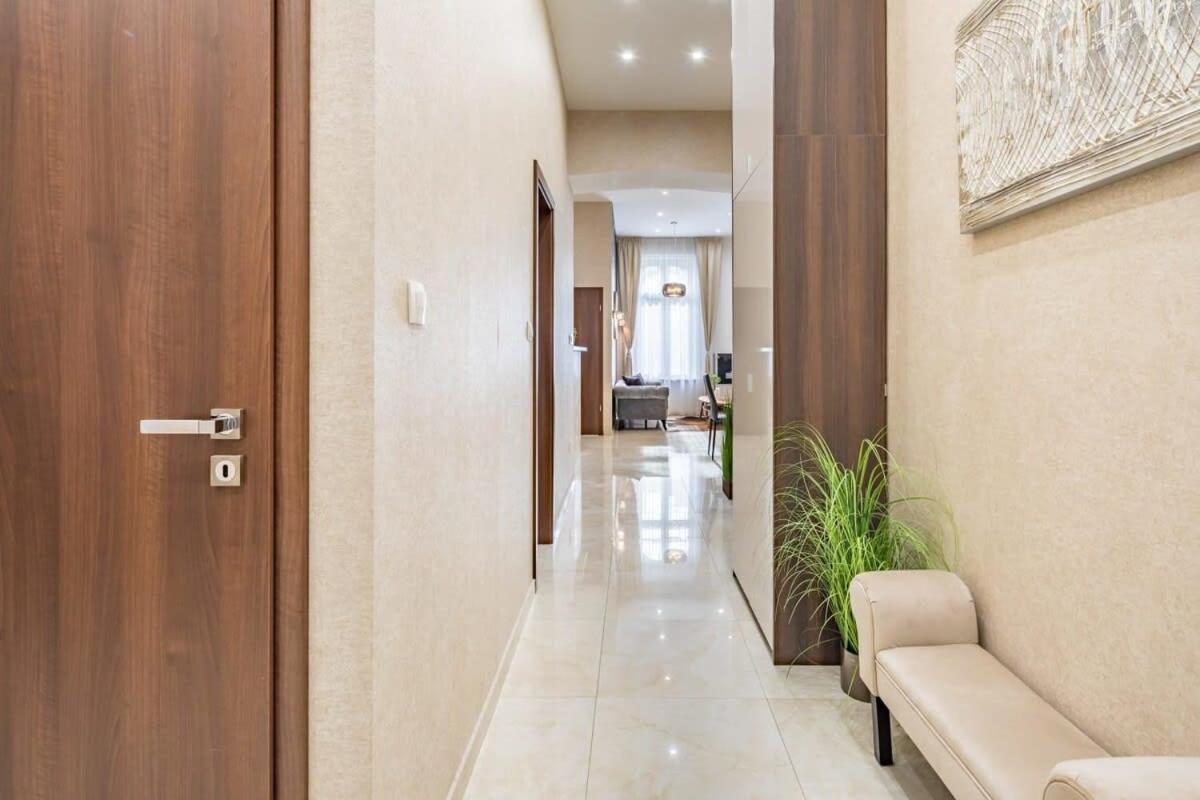 ブダペストSplendid Perfectly Located Flat With Saunaアパートメント エクステリア 写真